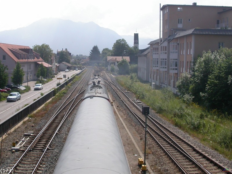 Bahn 173.jpg - Aus den Abgashutzen bläst der Dieselruß.